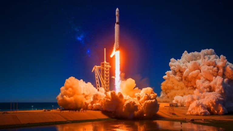 Ciel en feu : l&rsquo;explosion spectaculaire du booster Starship vol 9 sème le doute sur l&rsquo;avenir du colosse spatial de SpaceX