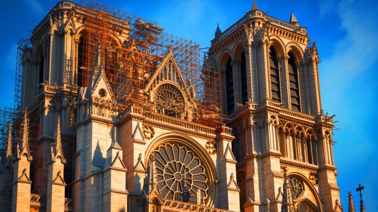 Incroyable révélation : ces secrets cachés de Notre-Dame à travers neuf siècles de restauration et de mystères architecturaux enfin dévoilés