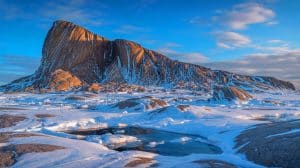 Illustration de la ceinture de roches de Nuvvuagittuq au Québec, les plus anciennes sur Terre. Image réalisée par IA.