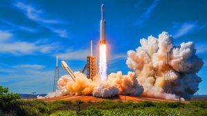 Illustration de l'explosion d'une fusée SpaceX au Texas et de ses impacts environnementaux. Image réalisée par IA.