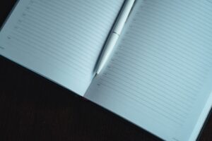 Relire ses notes ne suffit pas : ce qui fixe vraiment les connaissances
