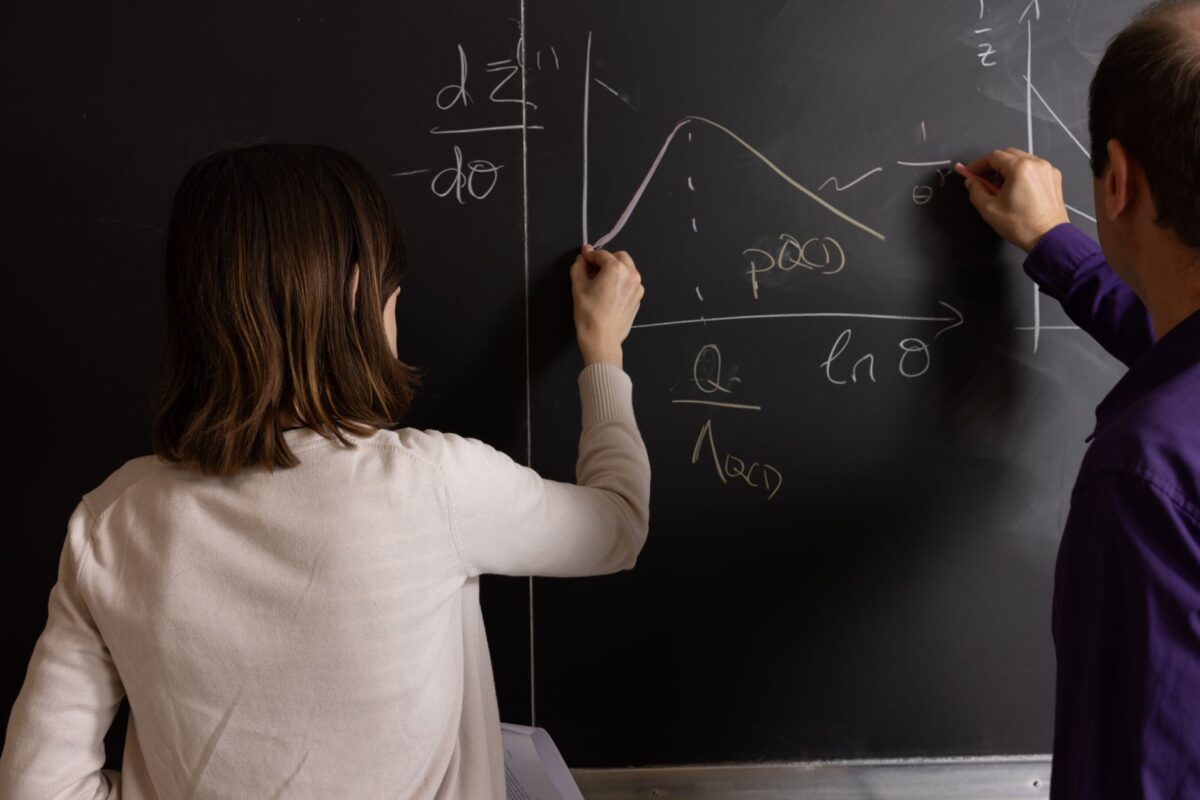 Les nombres premiers trahis par les partitions des entiers